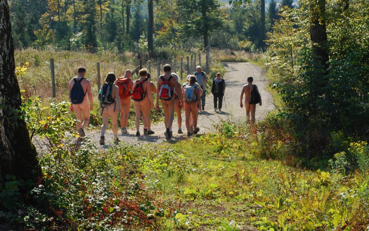 Am 28. September war es noch einmal so warm, dass die letzte Nacktwanderung der Saison südlich von Iserlohn stattfinden konnte.