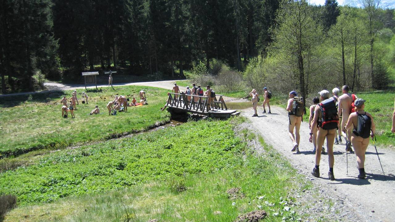 Bild 13: Auf der Wiese im Tal gab es eine Rast