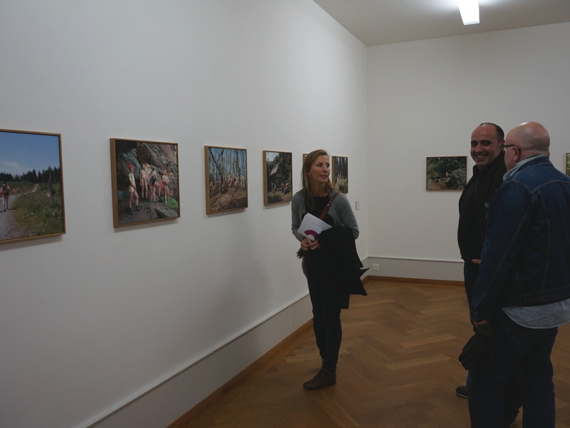 Menschen in der Ausstellung