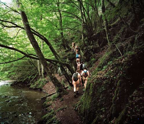 Nacktwanderer in der Baybachklamm