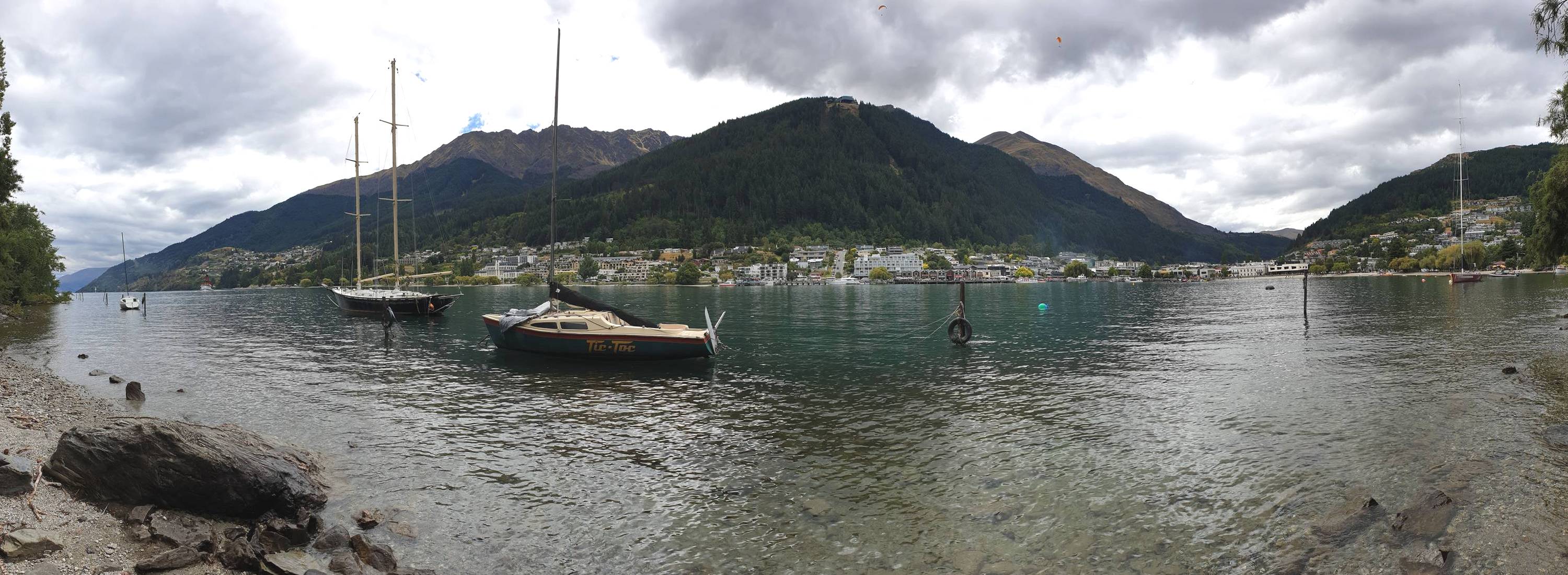 <b>Teil 1: Giant Nature</b> Queenstown ist eine Stadt im Queenstown-Lakes District der Region Otago auf der Südinsel von Neuseeland.