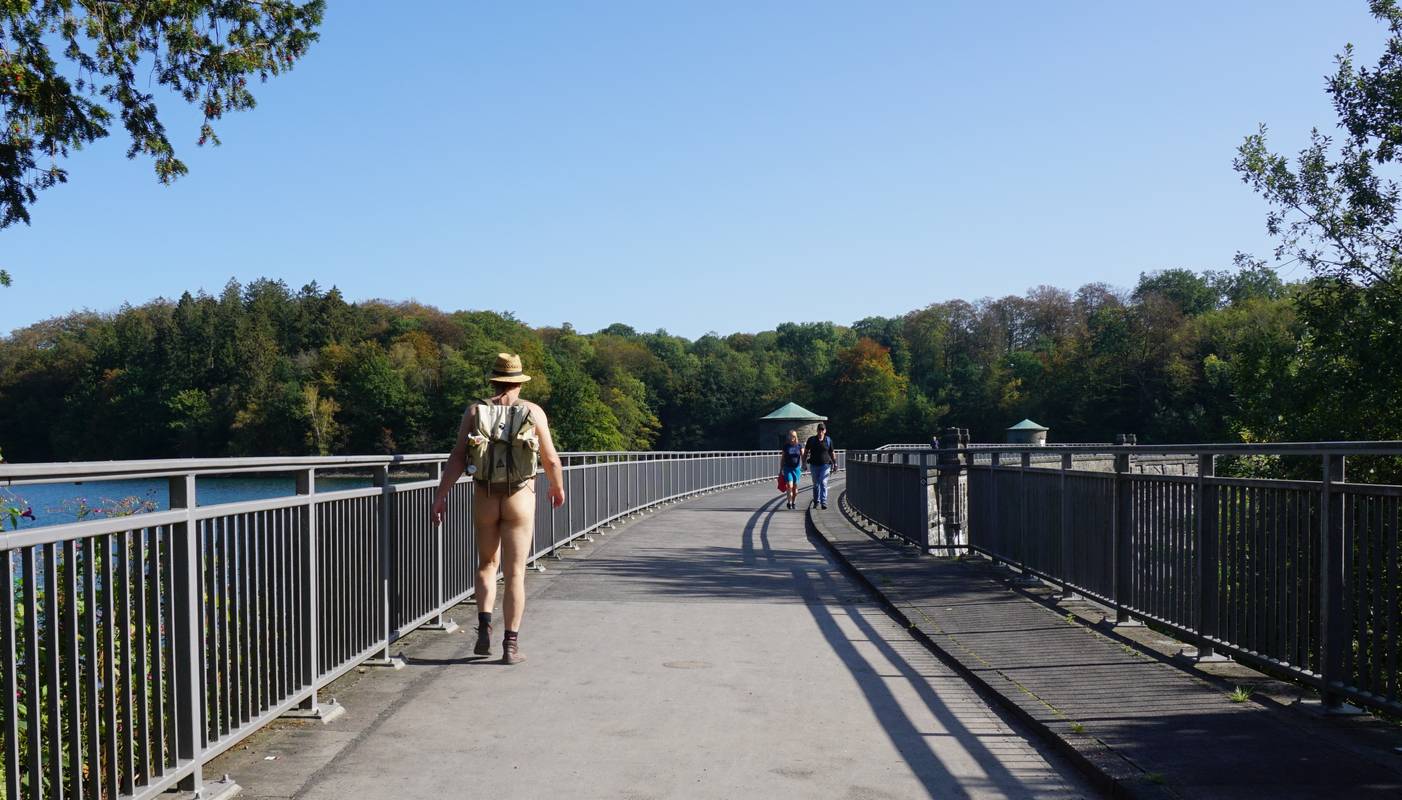 Rencontre sur le mur du barrage