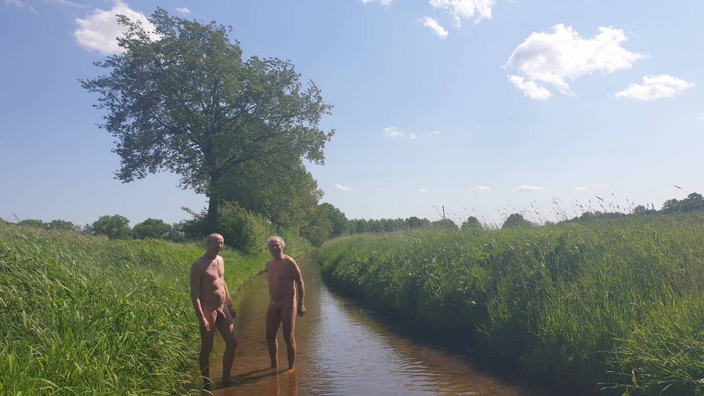 2/6 Nach dem Sandweg: Füßewaschen im Kannebrocksbach